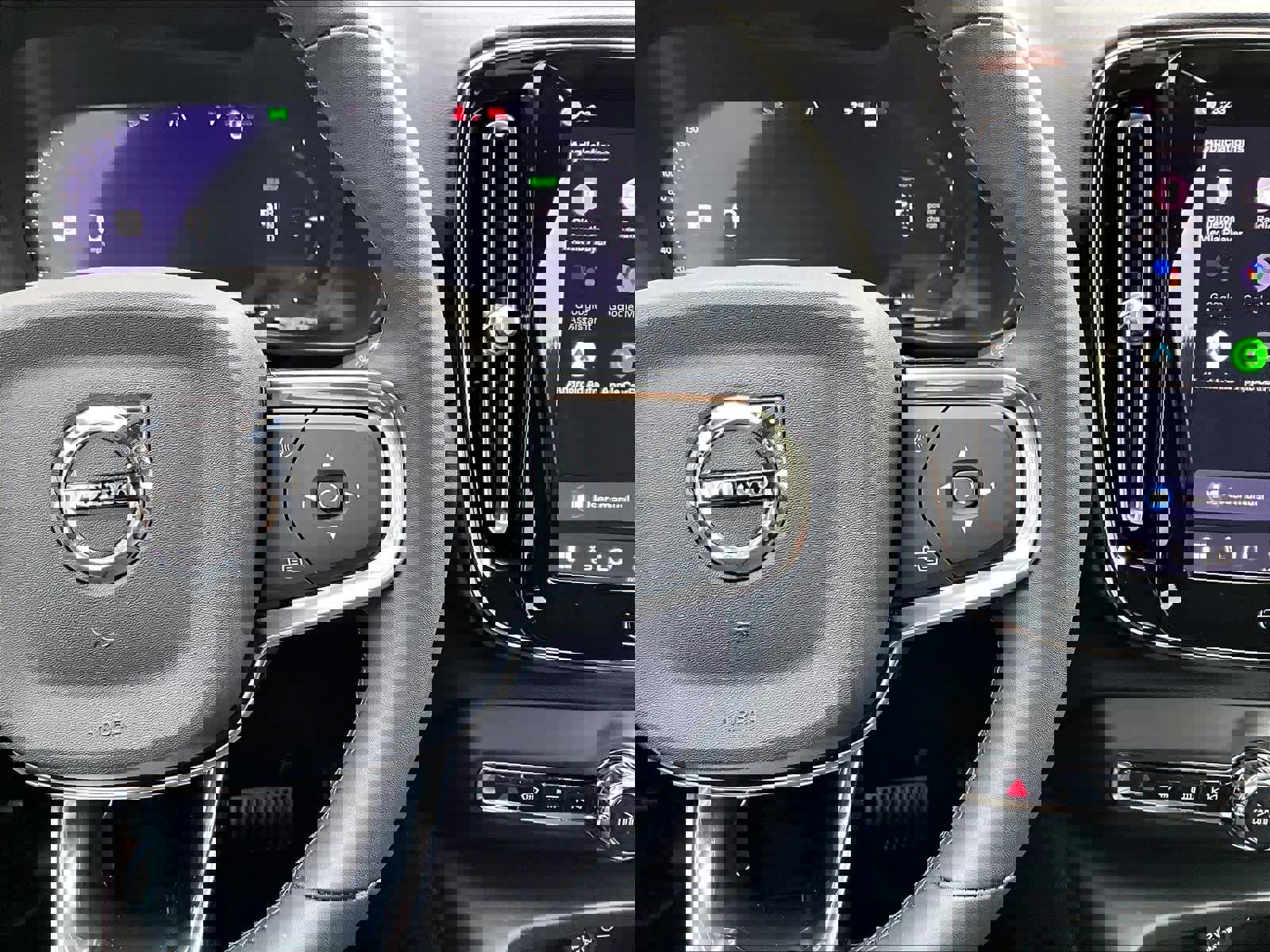 Used 2023 Volvo XC40 Recharge Plus image 22