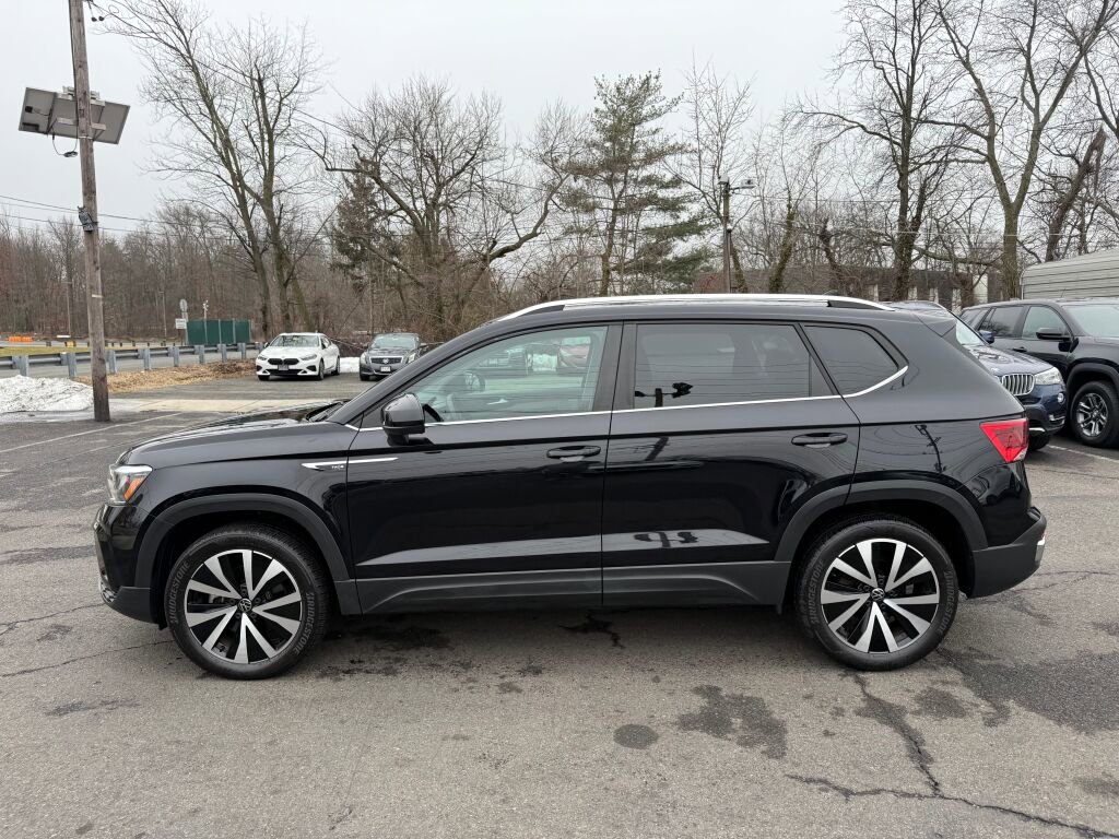 Used 2023 Volkswagen Taos SE w/ Panoramic Sunroof Package image 4