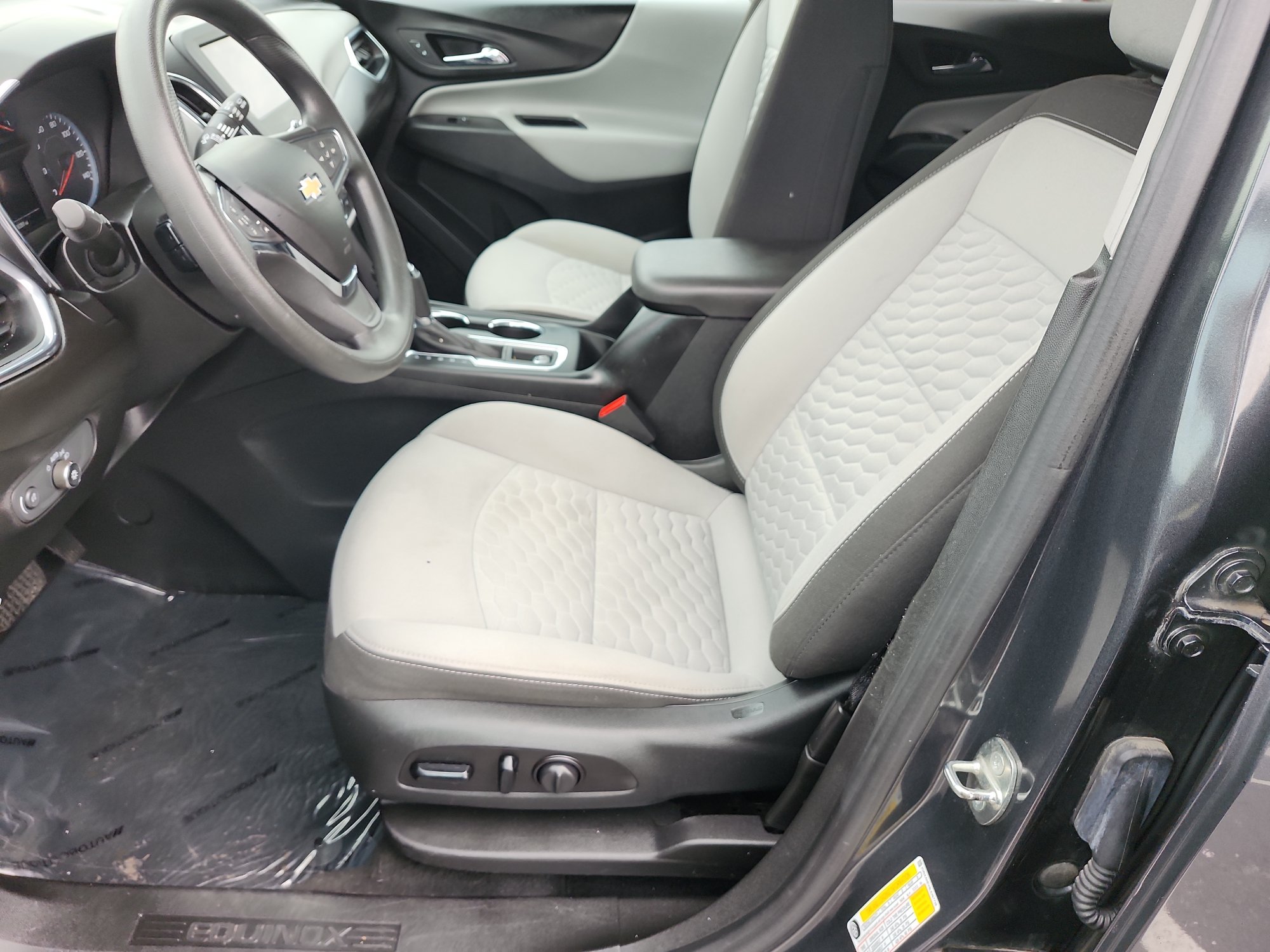 Used 2020 Chevrolet Equinox LS w/ LS Convenience Package FWD image 9