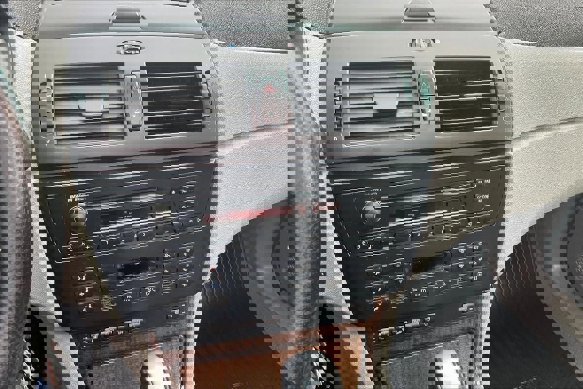 Used 2006 BMW X3 3.0i image 9