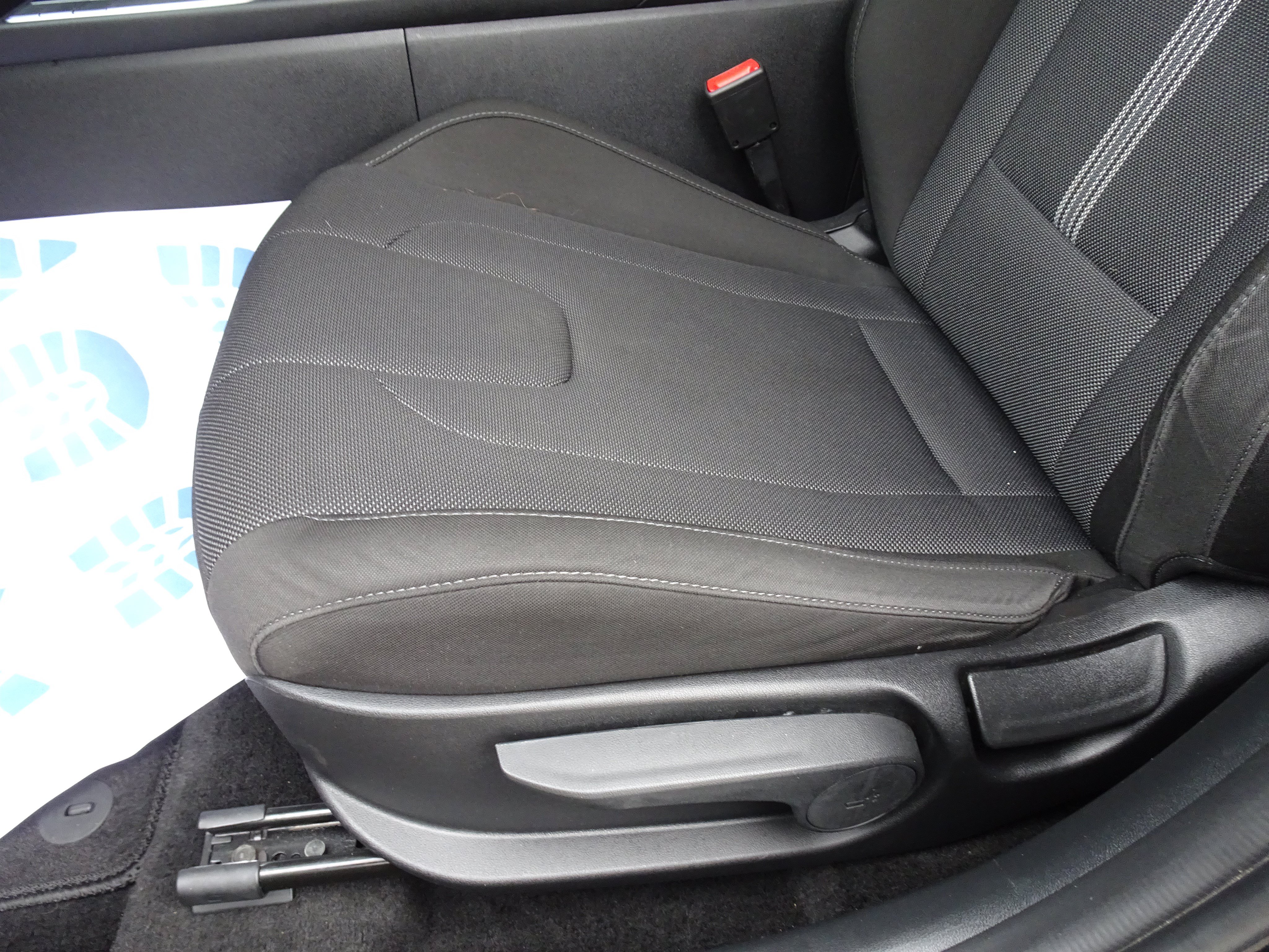Used 2024 Hyundai Elantra SE FWD image 9