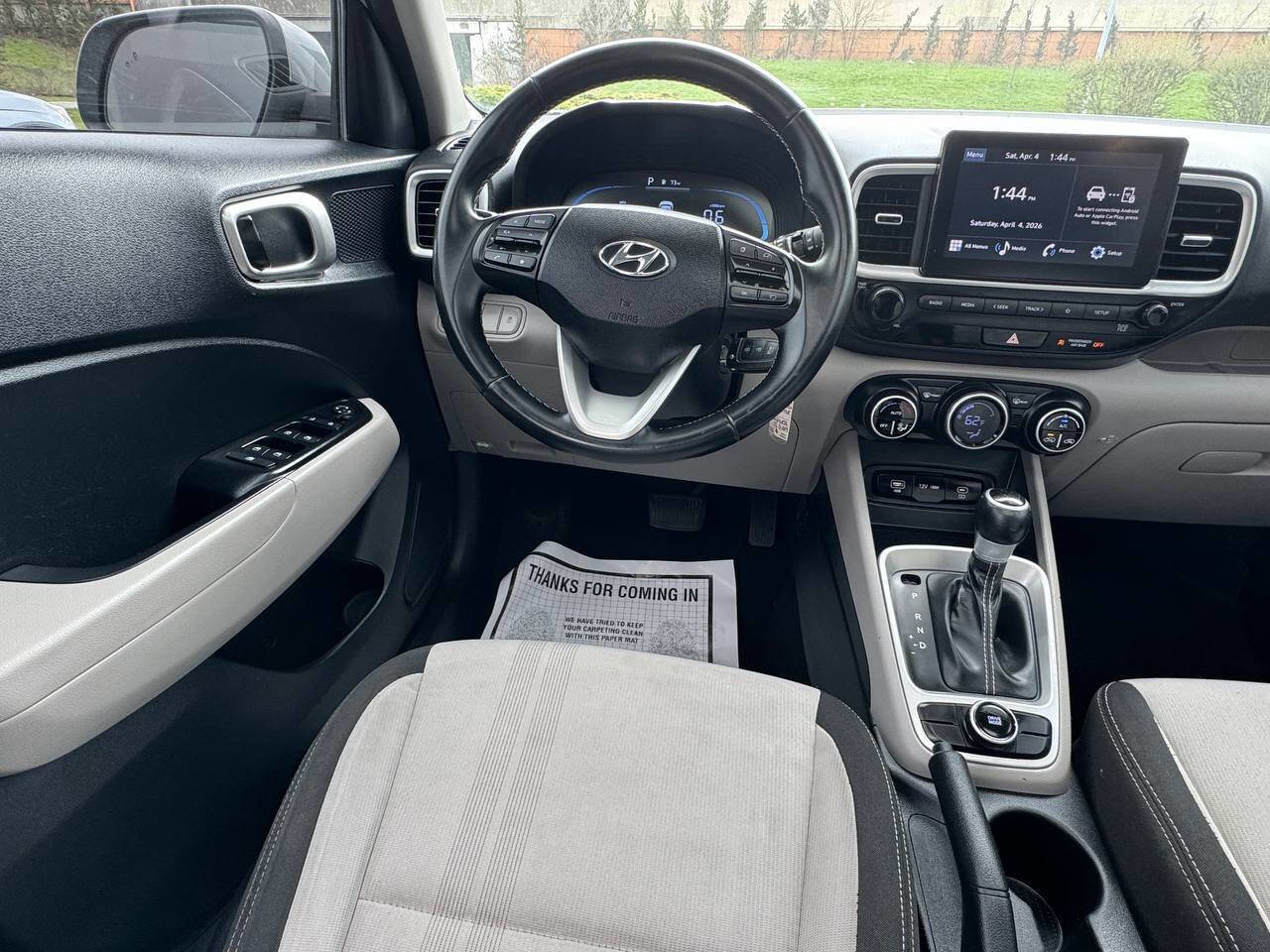 Used 2023 Hyundai Venue SEL image 16