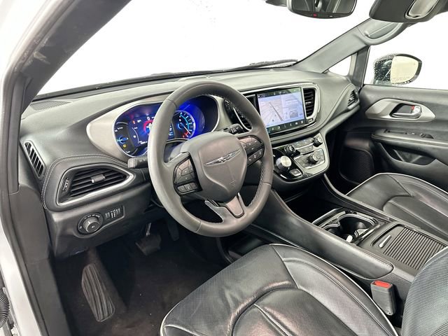 Used 2024 Chrysler Pacifica Premium image 22
