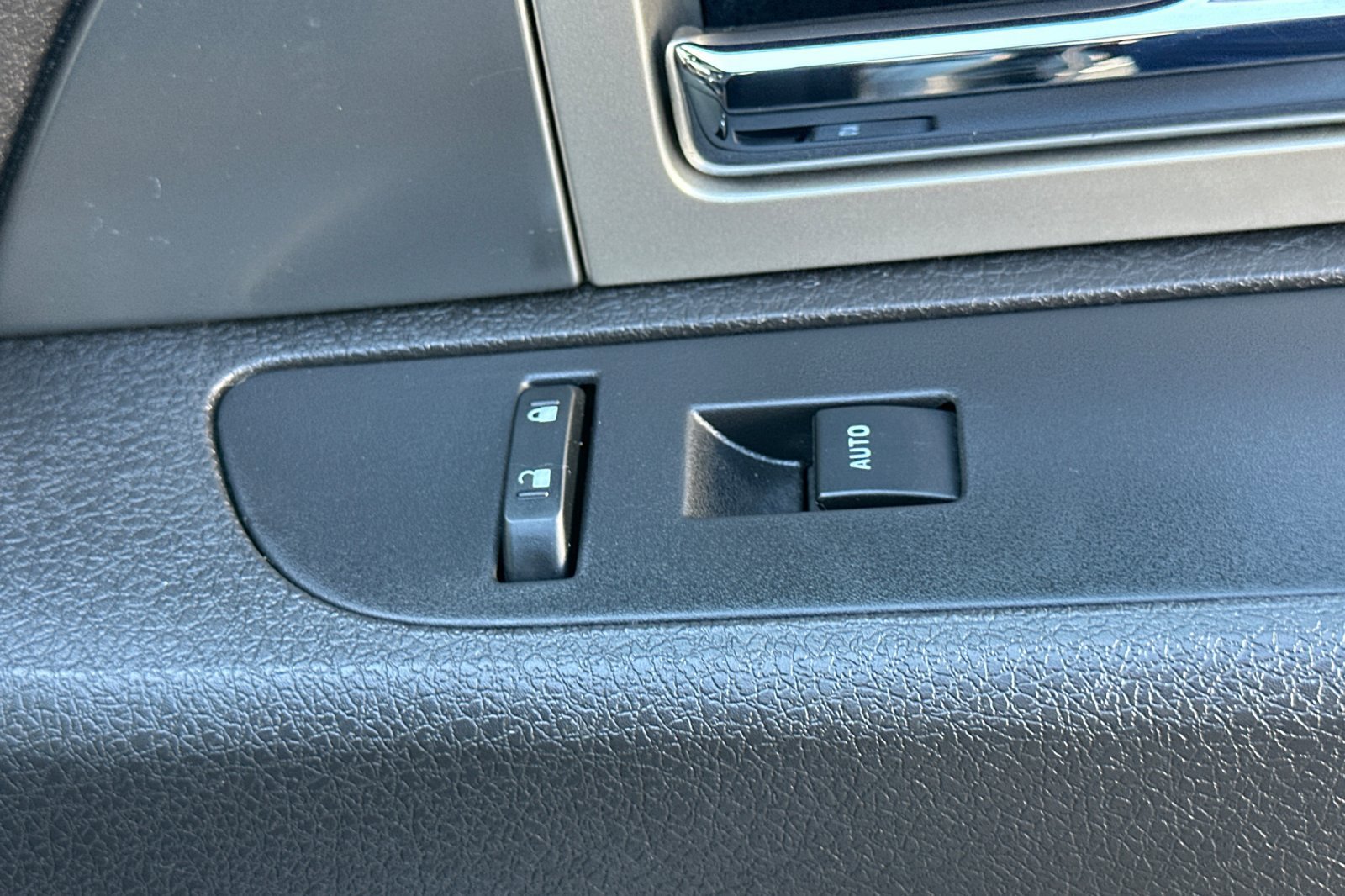 Used 2012 Ford F150 Raptor w/ Raptor Luxury Pkg image 21