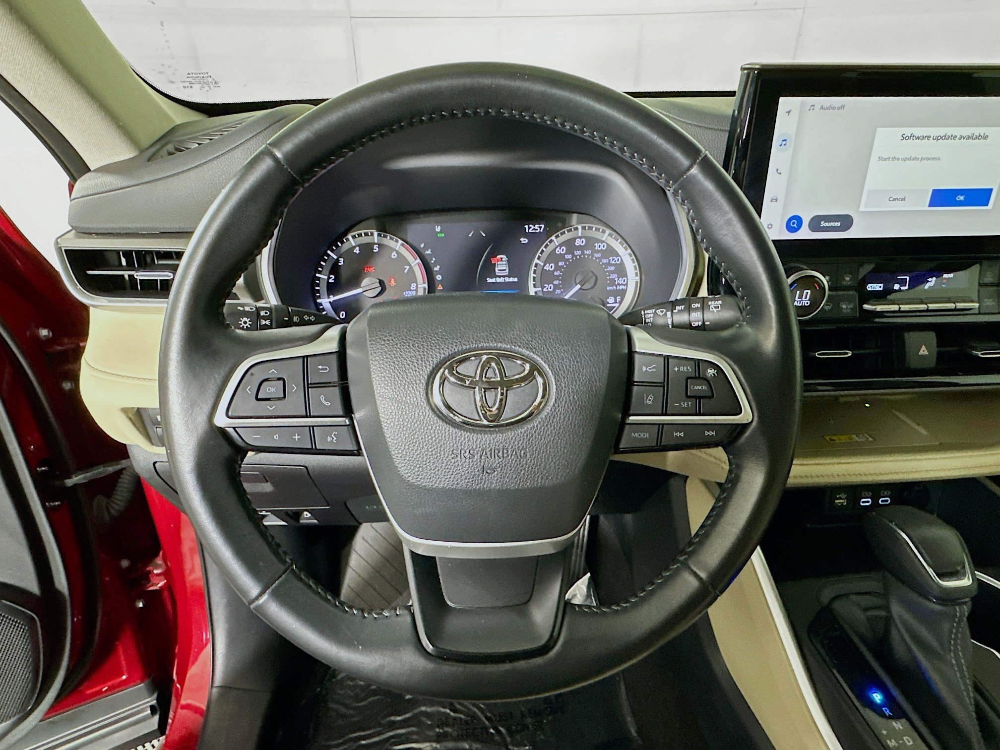 Used 2023 Toyota Highlander XLE image 15