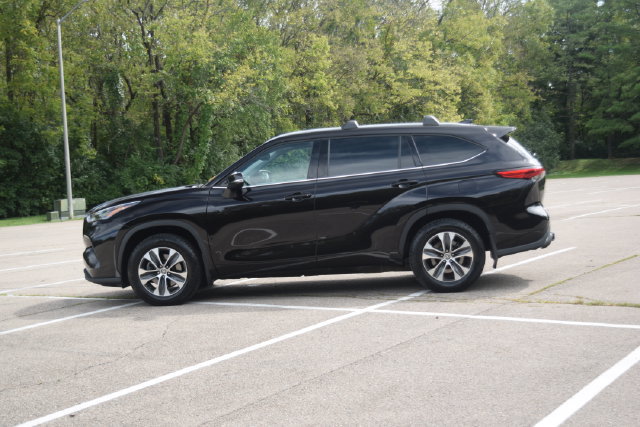 Used 2021 Toyota Highlander XLE FWD image 25