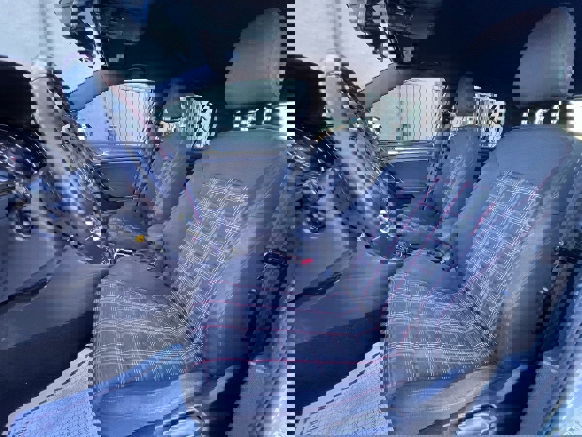 Used 2018 Volkswagen GTI SE image 10