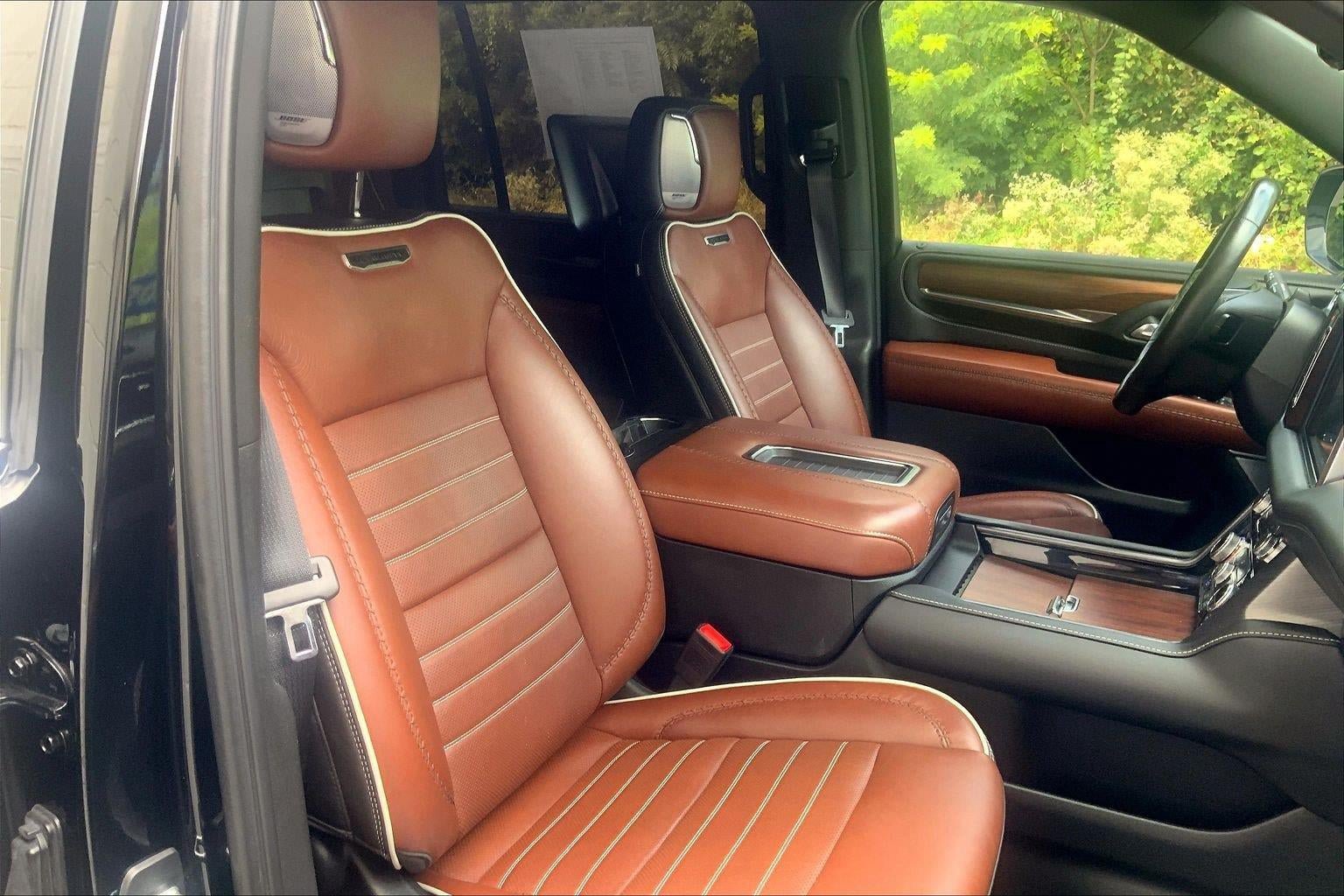 Used 2024 GMC Yukon XL Denali Ultimate AWD/4WD image 7