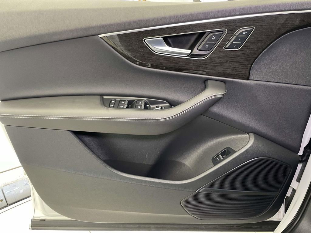 Certified 2025 Audi Q7 3.0T Premium Plus image 36