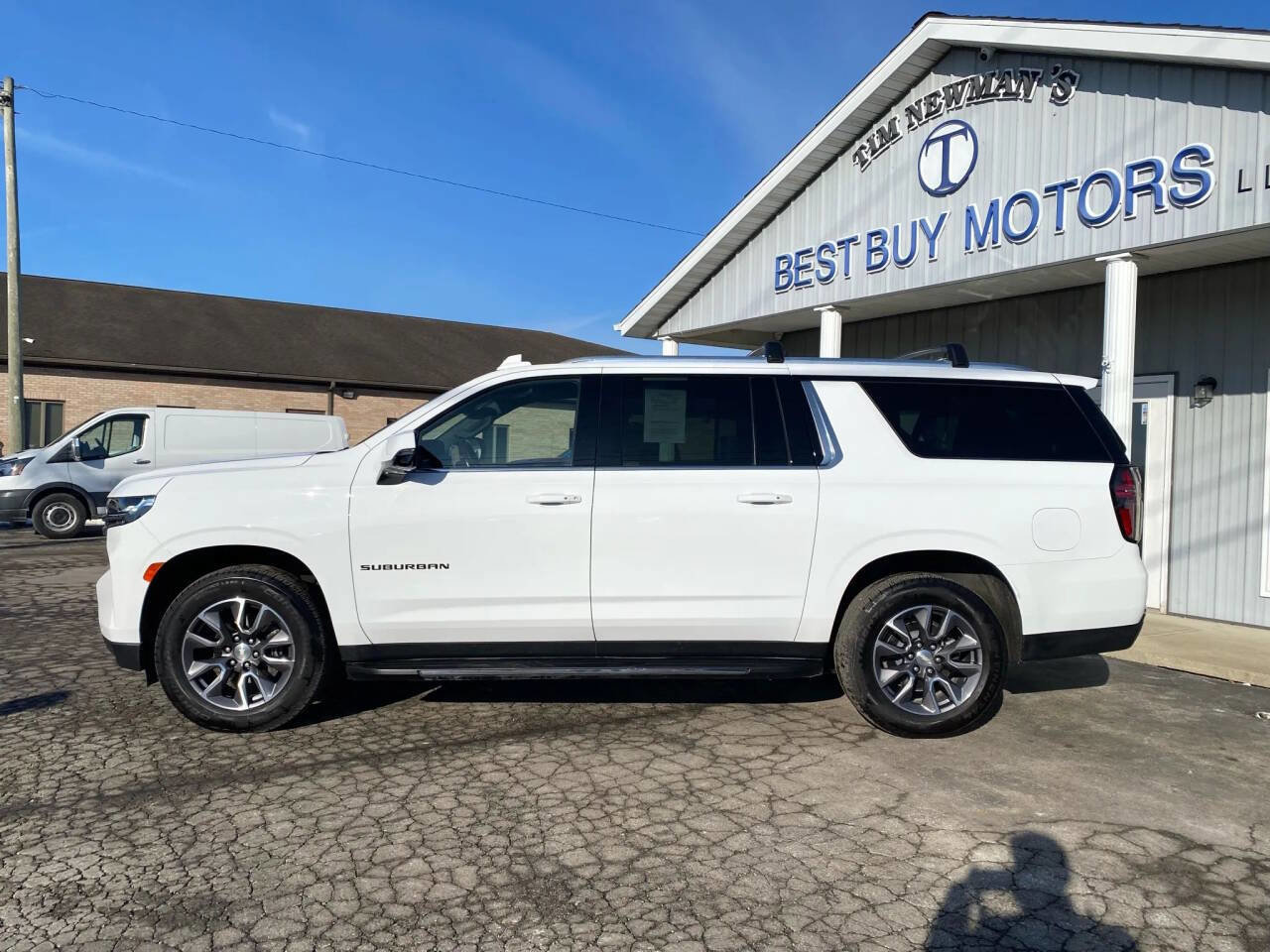Used 2022 Chevrolet Suburban LT w/ LT Signature Plus Package image 2