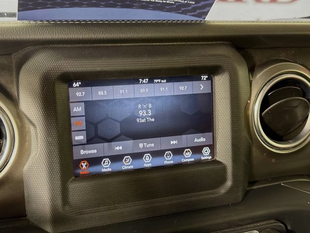 Used 2019 Jeep Wrangler Unlimited Sahara AWD/4WD image 18