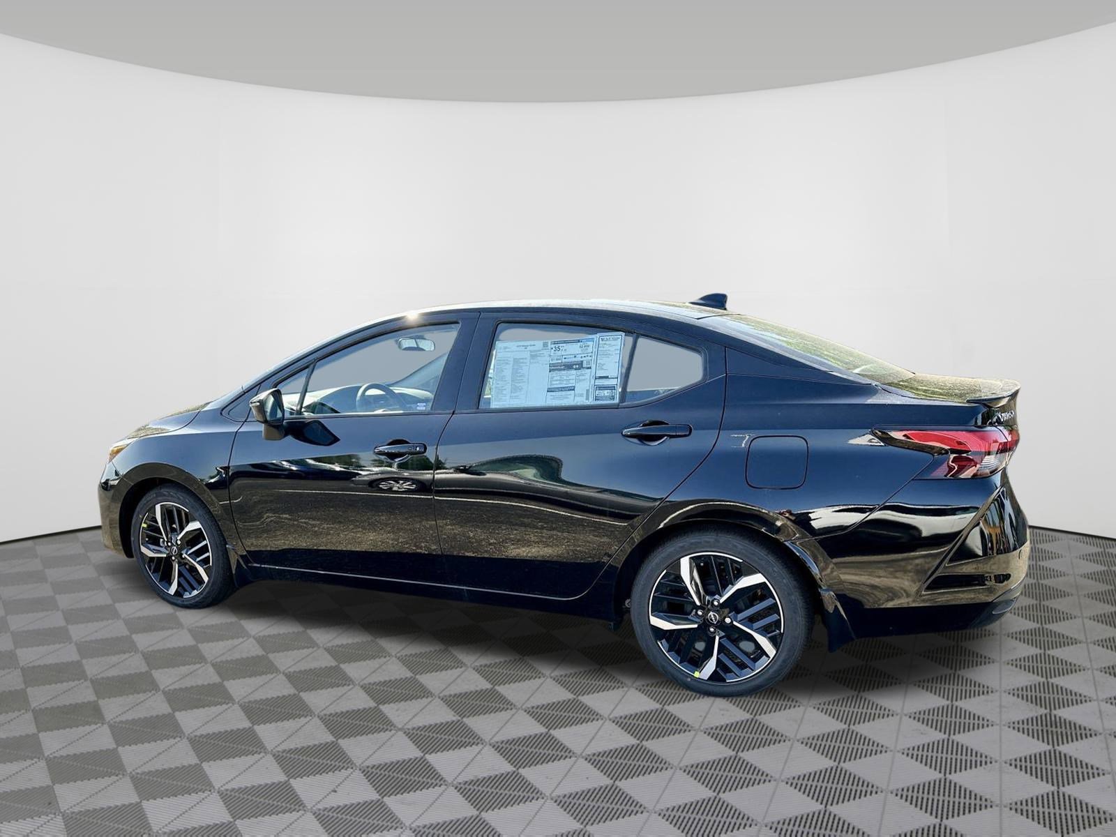 Used 2025 Nissan Versa SR w/ Trunk Package image 9