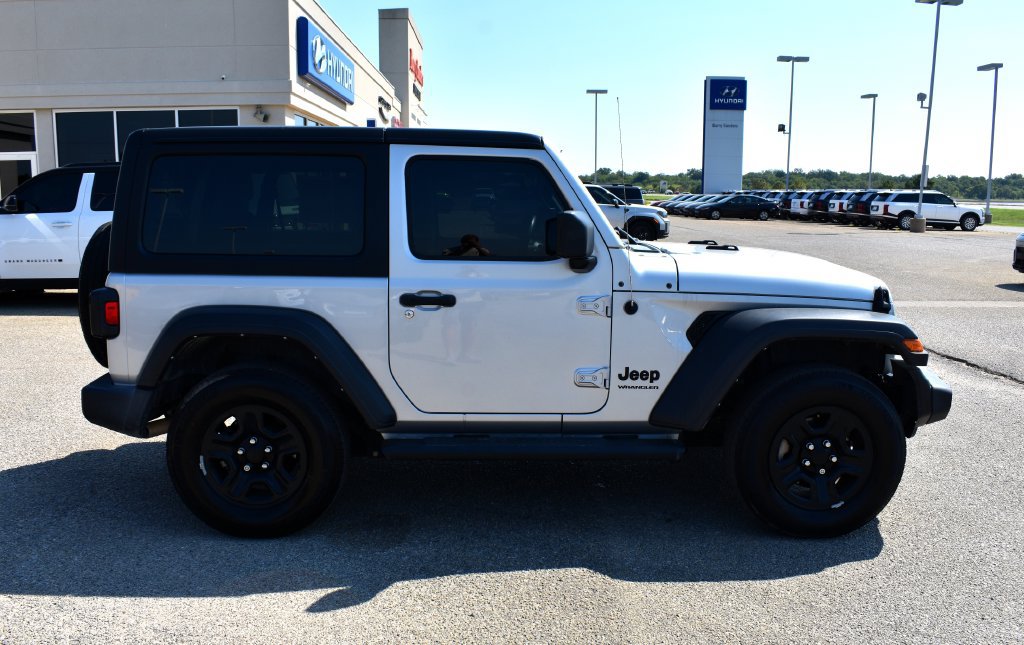 Used 2022 Jeep Wrangler Sport AWD/4WD image 2