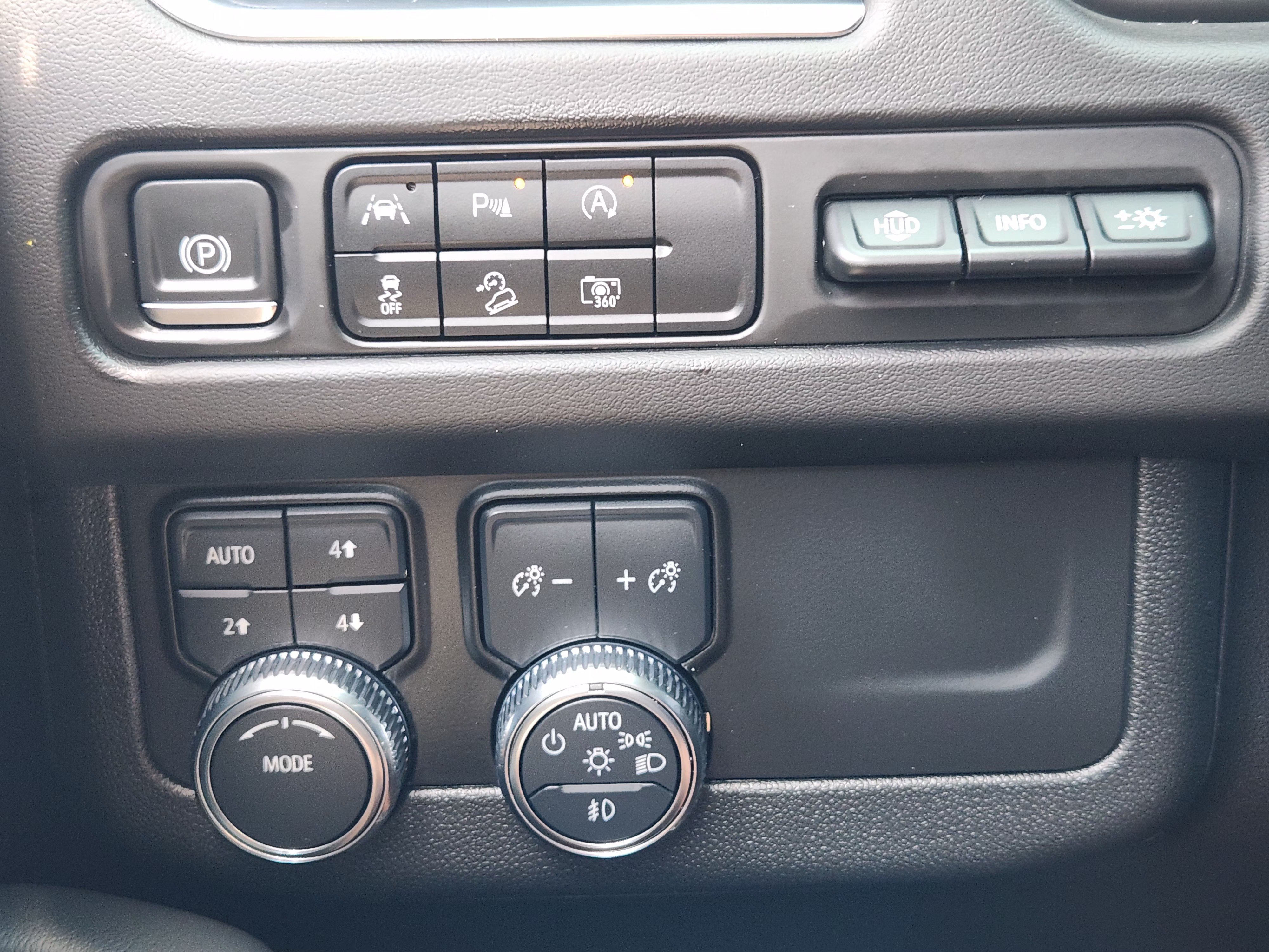 Used 2023 GMC Yukon AT4 w/ AT4 Premium Package AWD/4WD image 22