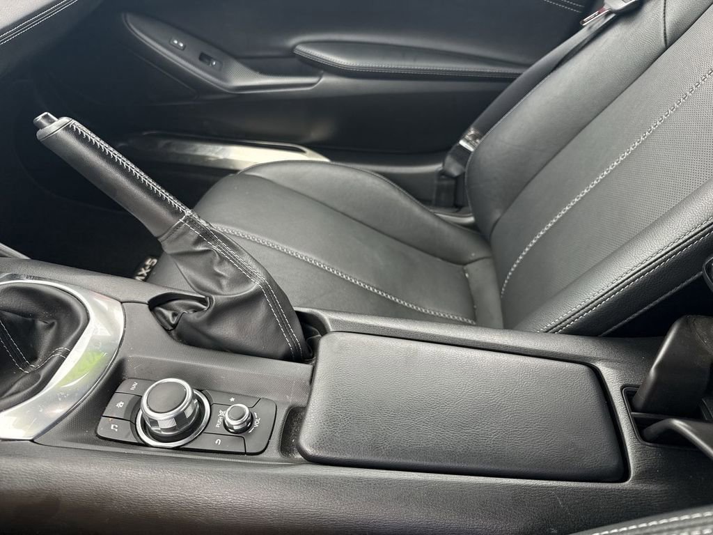 Used 2020 MAZDA MX-5 Miata RF Grand Touring RWD image 24