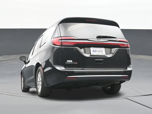 Used 2024 Chrysler Pacifica Touring FWD image 41