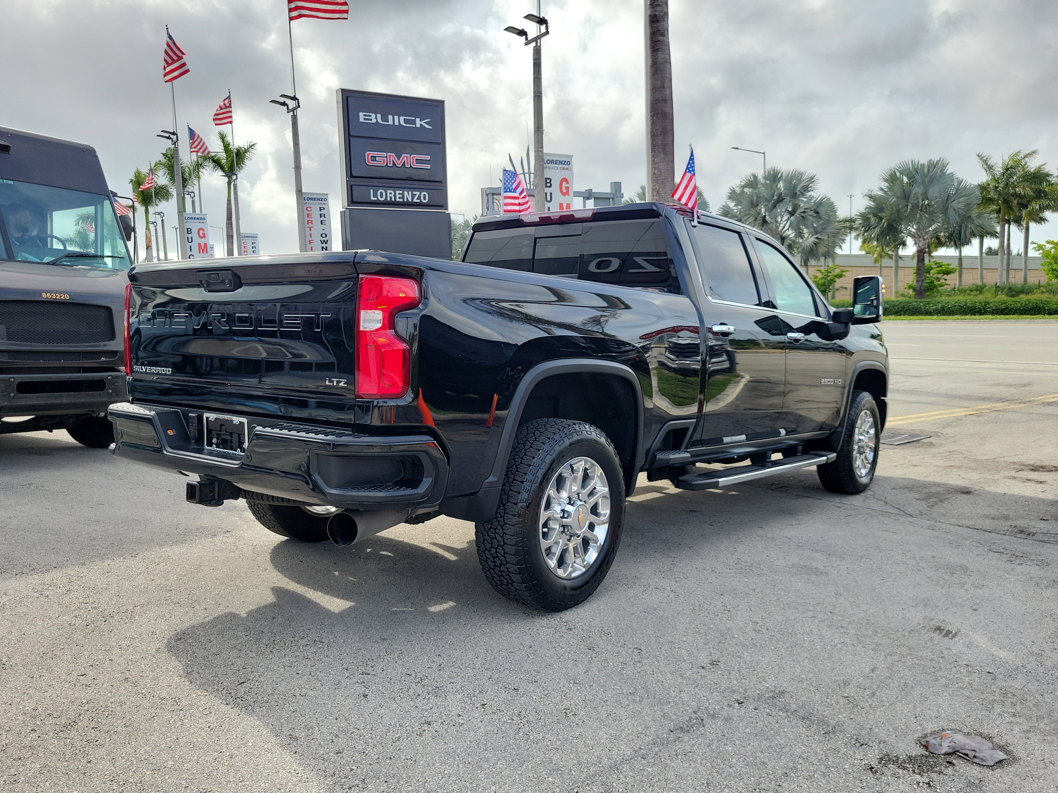 Used 2024 Chevrolet Silverado 2500 LTZ w/ LTZ Plus Package image 5
