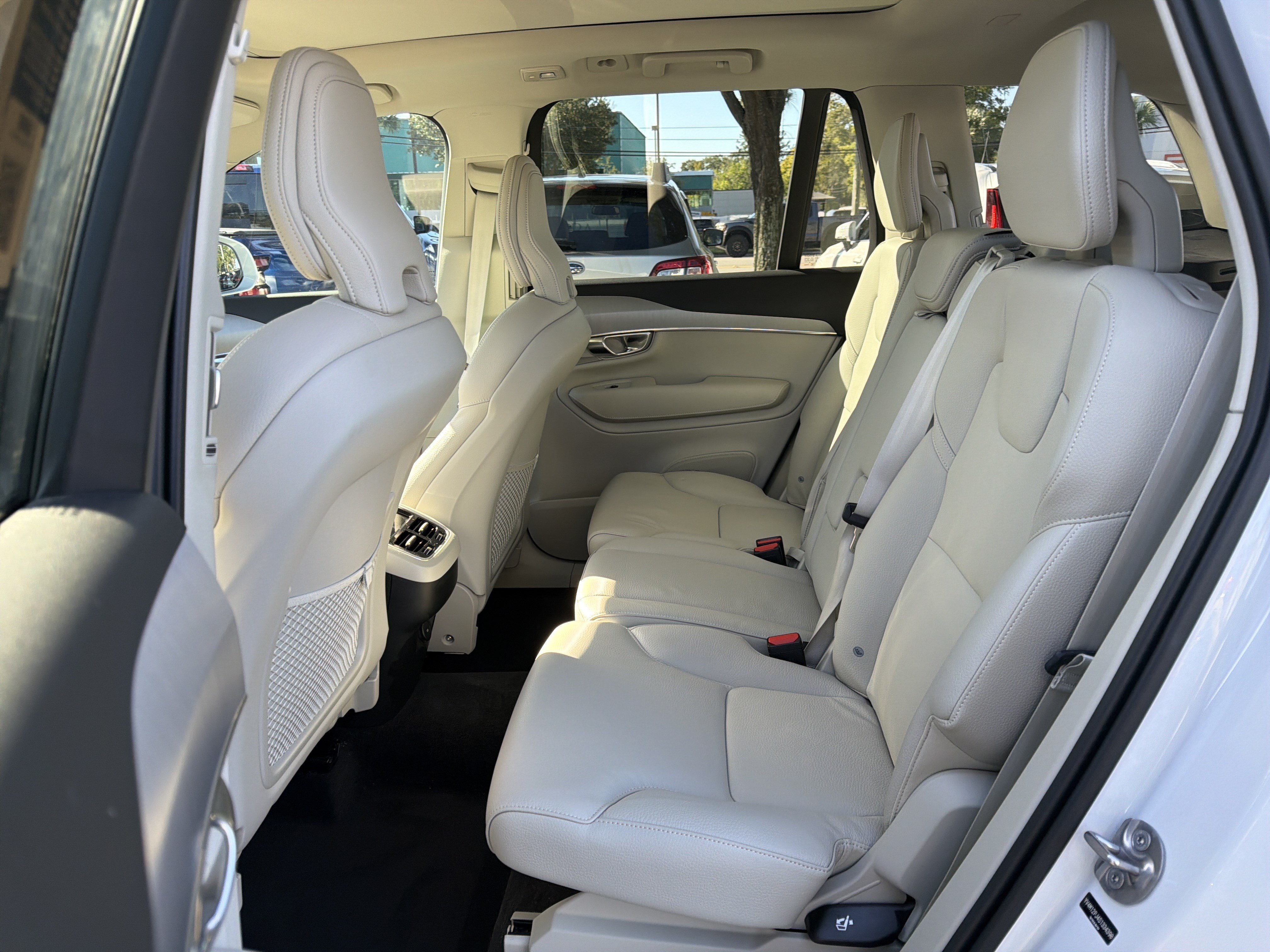 Certified 2025 Volvo XC90 B5 Core w/ Protection Package AWD/4WD image 32