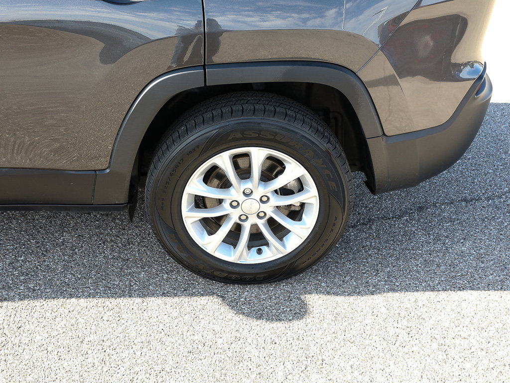 Used 2022 Jeep Cherokee Latitude Lux w/ Sun & Sound Group image 3