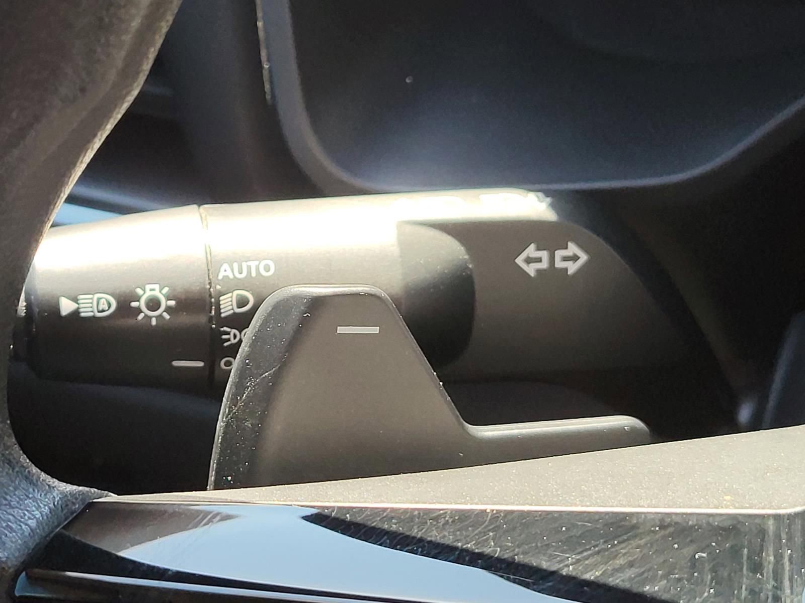 Used 2023 Nissan Rogue SV image 31