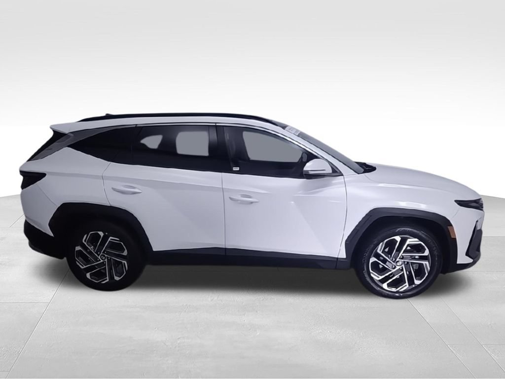 Used 2025 Hyundai Tucson Limited FWD image 2