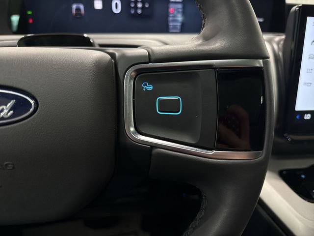 Used 2025 Ford Expedition Active AWD/4WD image 18