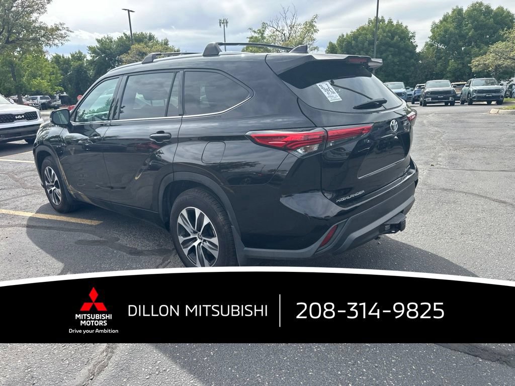 Used 2021 Toyota Highlander XLE AWD/4WD image 5
