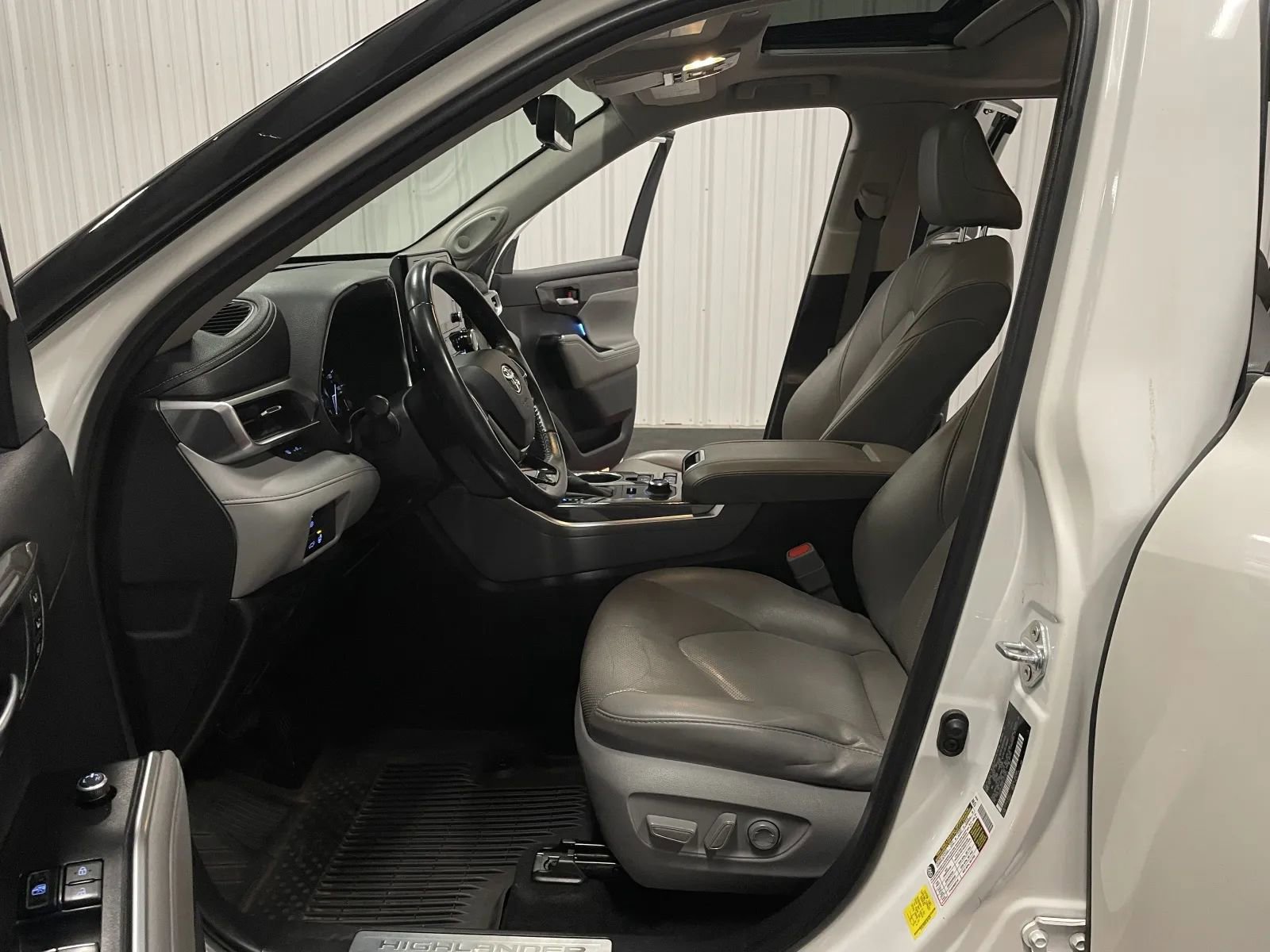 Used 2020 Toyota Highlander Limited image 36