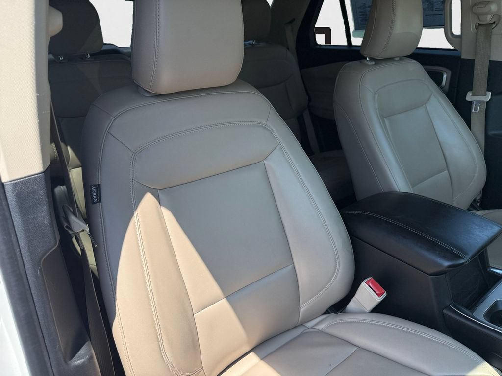 Used 2021 Ford Explorer XLT w/ Equipment Group 202A RWD image 26