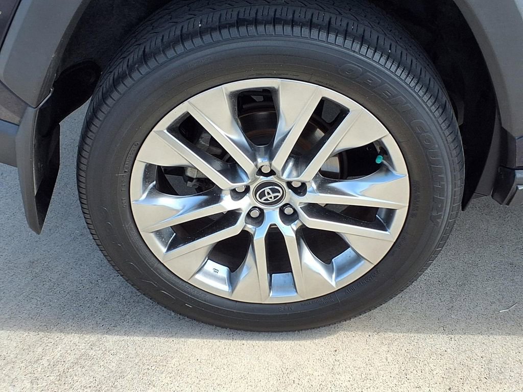 Used 2021 Toyota RAV4 XLE Premium FWD image 9