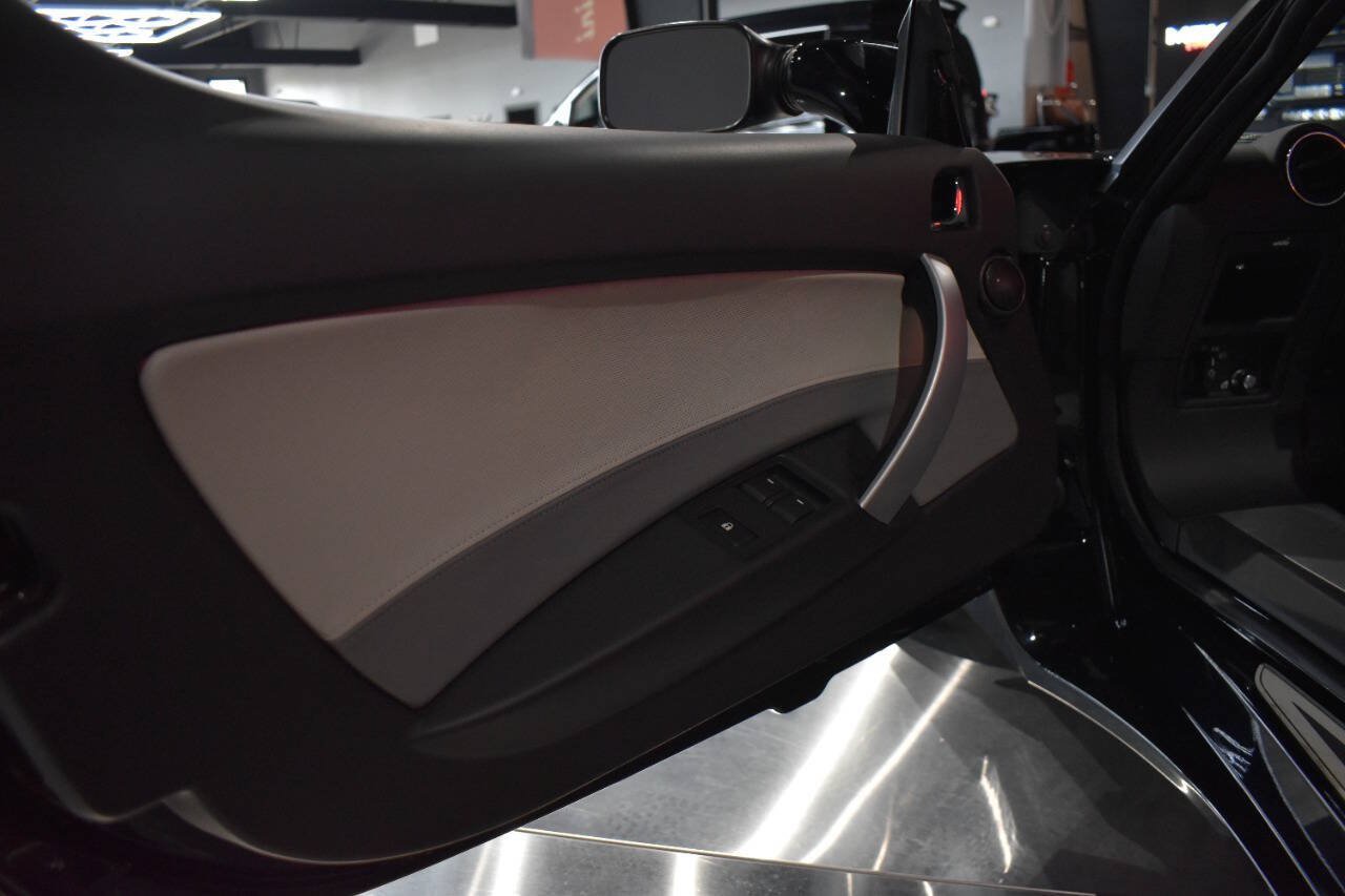 Used 2011 Tesla Roadster Sport RWD image 37