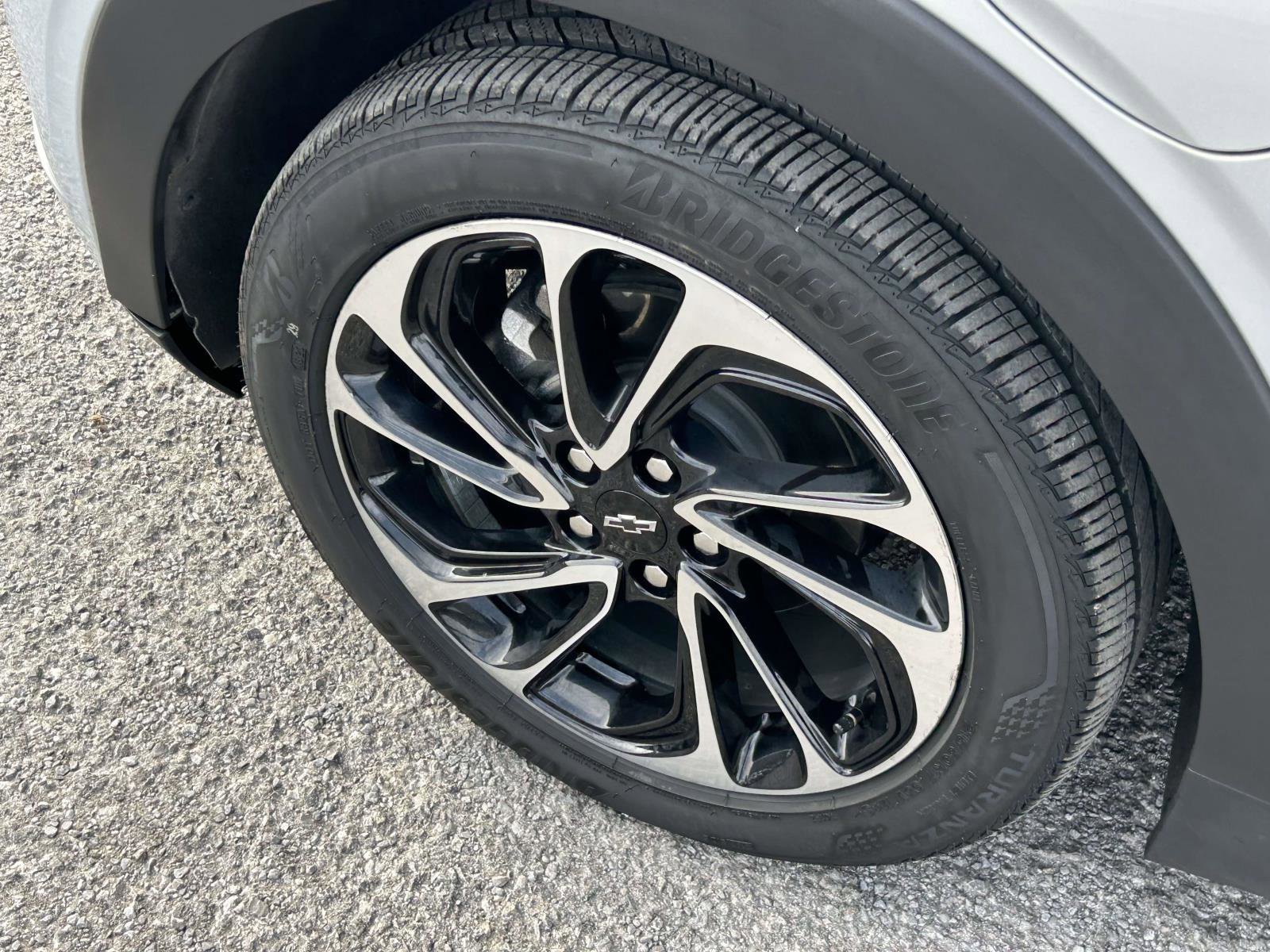 Used 2022 Chevrolet Bolt EUV Premier w/ Sun & Sound Package image 9