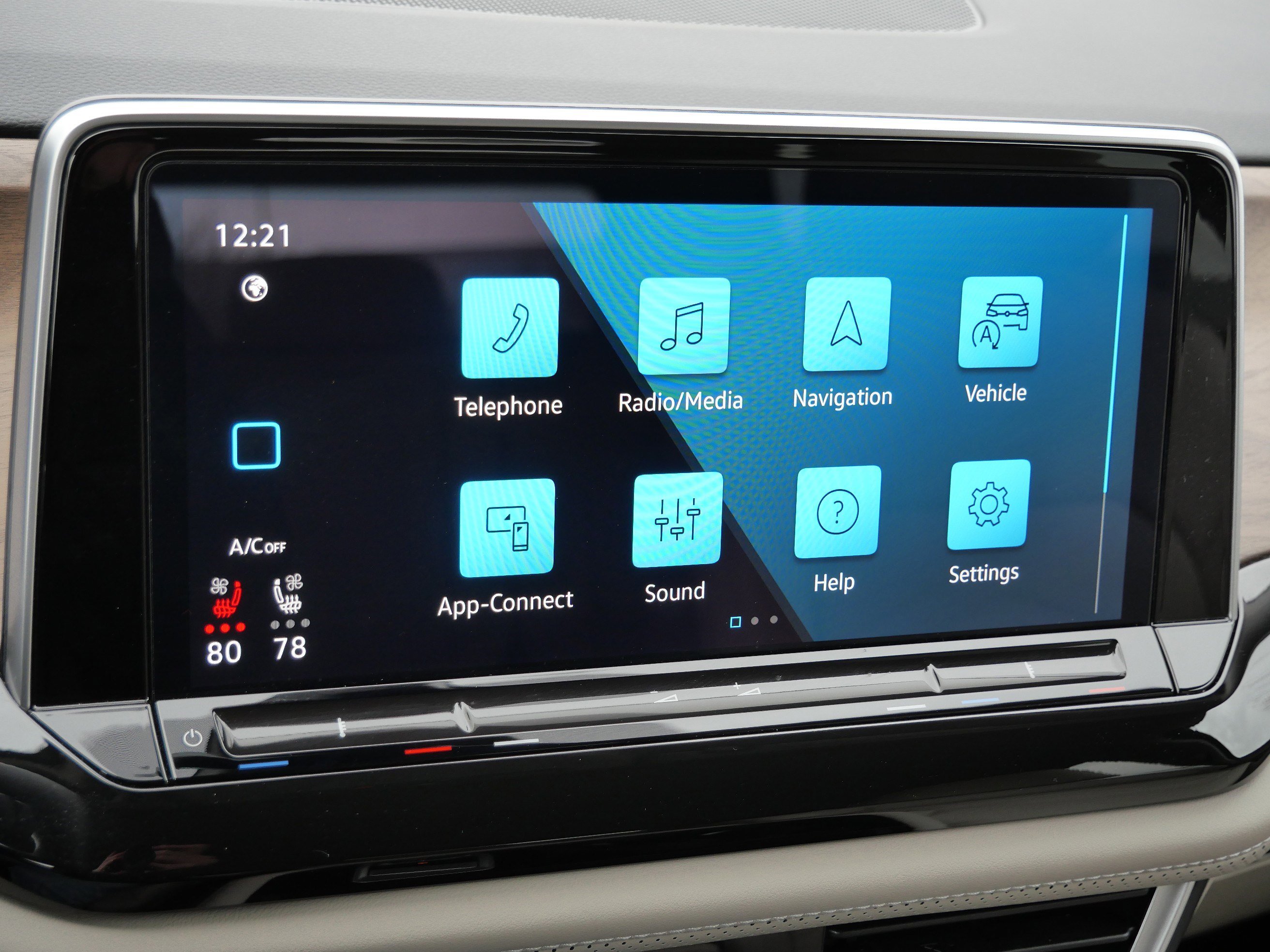 Certified 2025 Volkswagen Atlas SE image 22