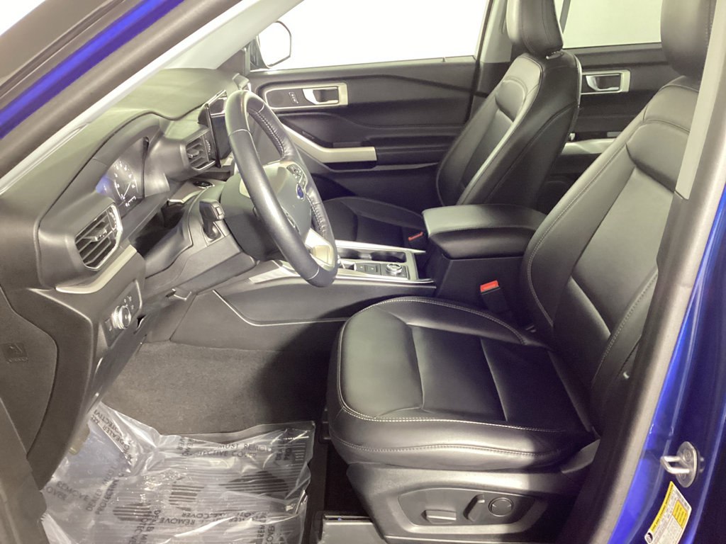 Used 2022 Ford Explorer XLT w/ Equipment Group 202A image 19