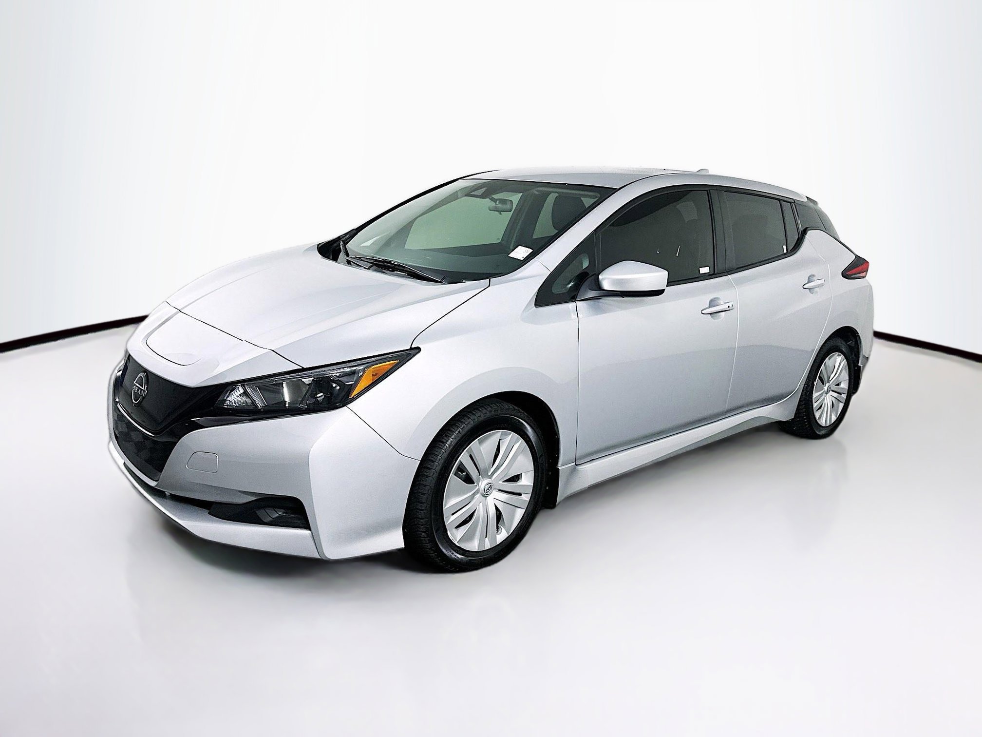 Used 2024 Nissan Leaf S FWD image 3