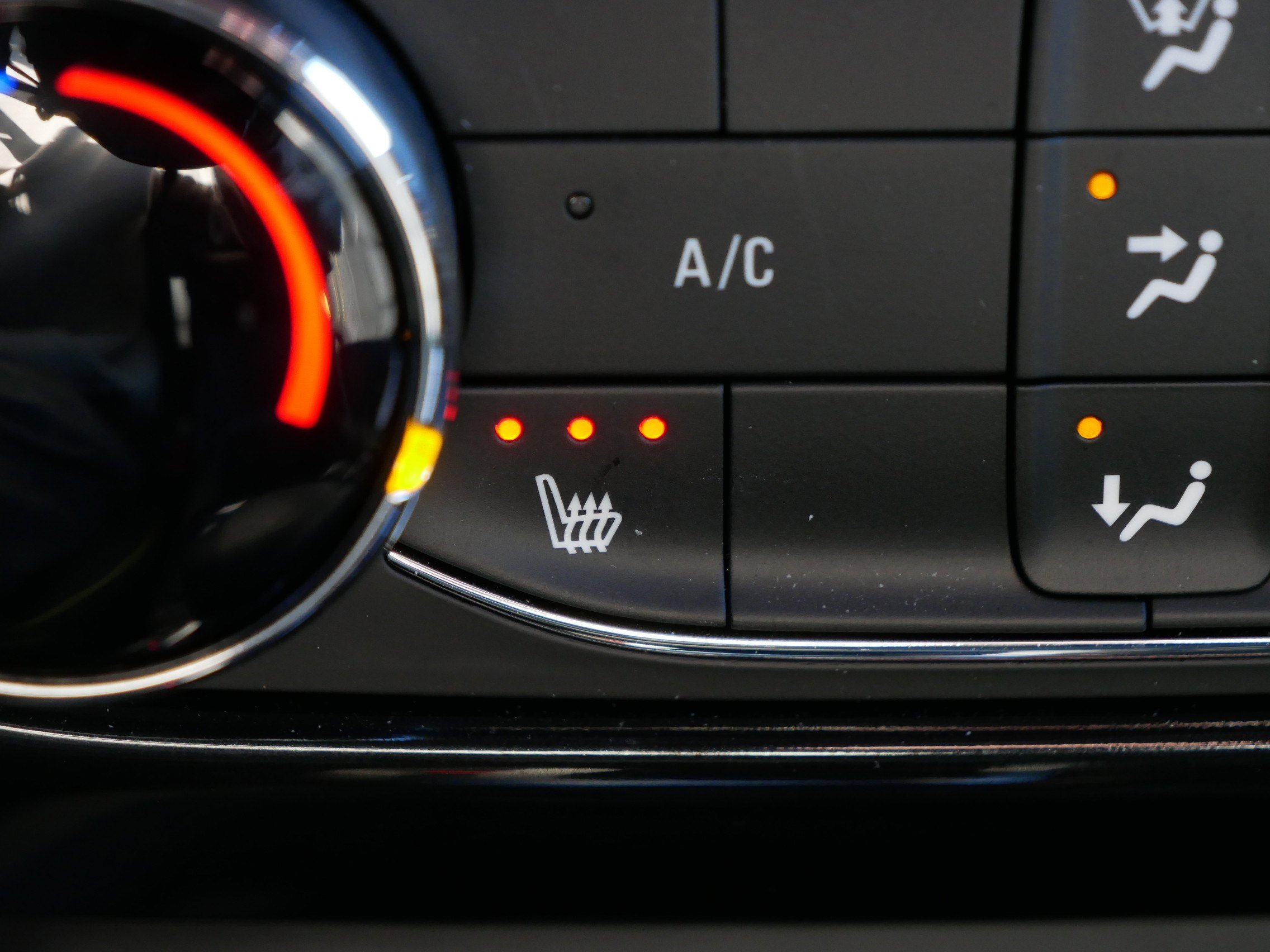 Used 2024 Chevrolet TrailBlazer ACTIV w/ Driver Confidence Package image 28