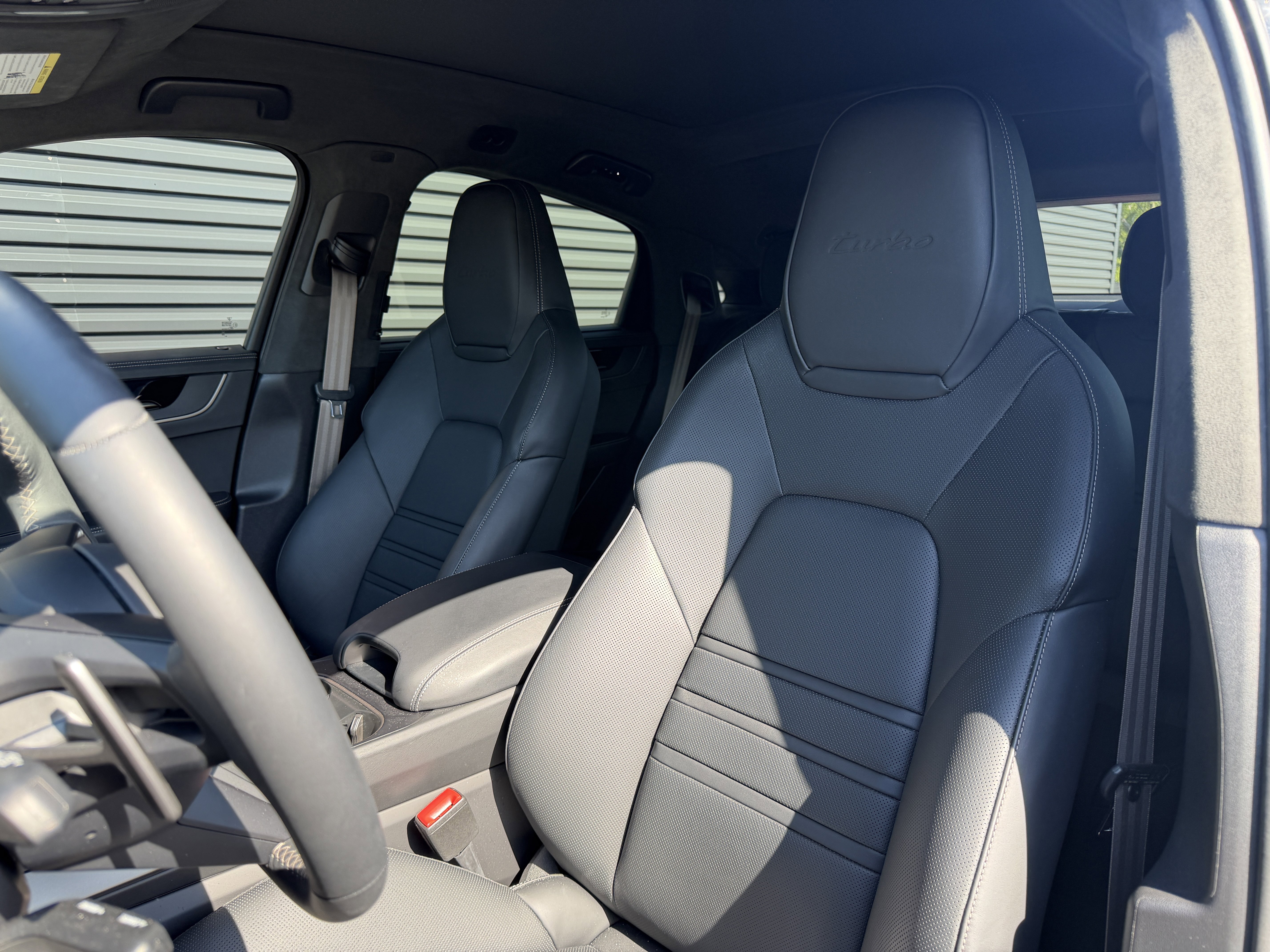 Used 2025 Porsche Cayenne Turbo image 5