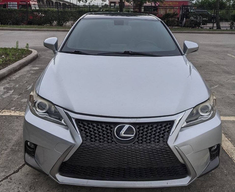 Used 2015 Lexus CT 200h w/ Navigation Package FWD image 1