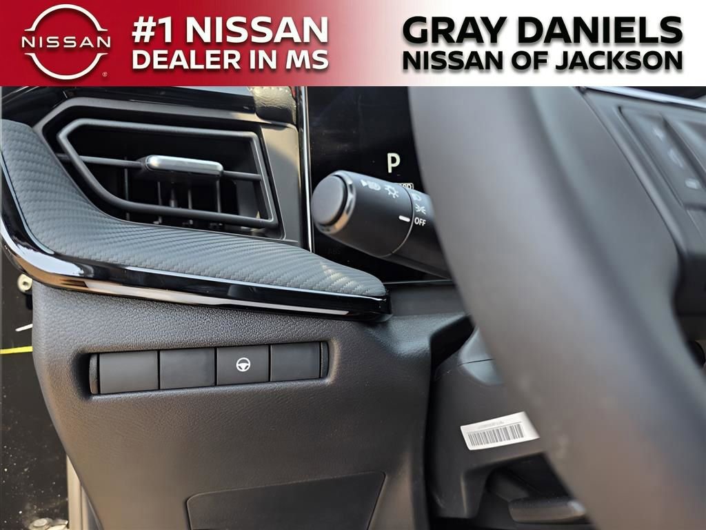 New 2025 Nissan Kicks SR image 17