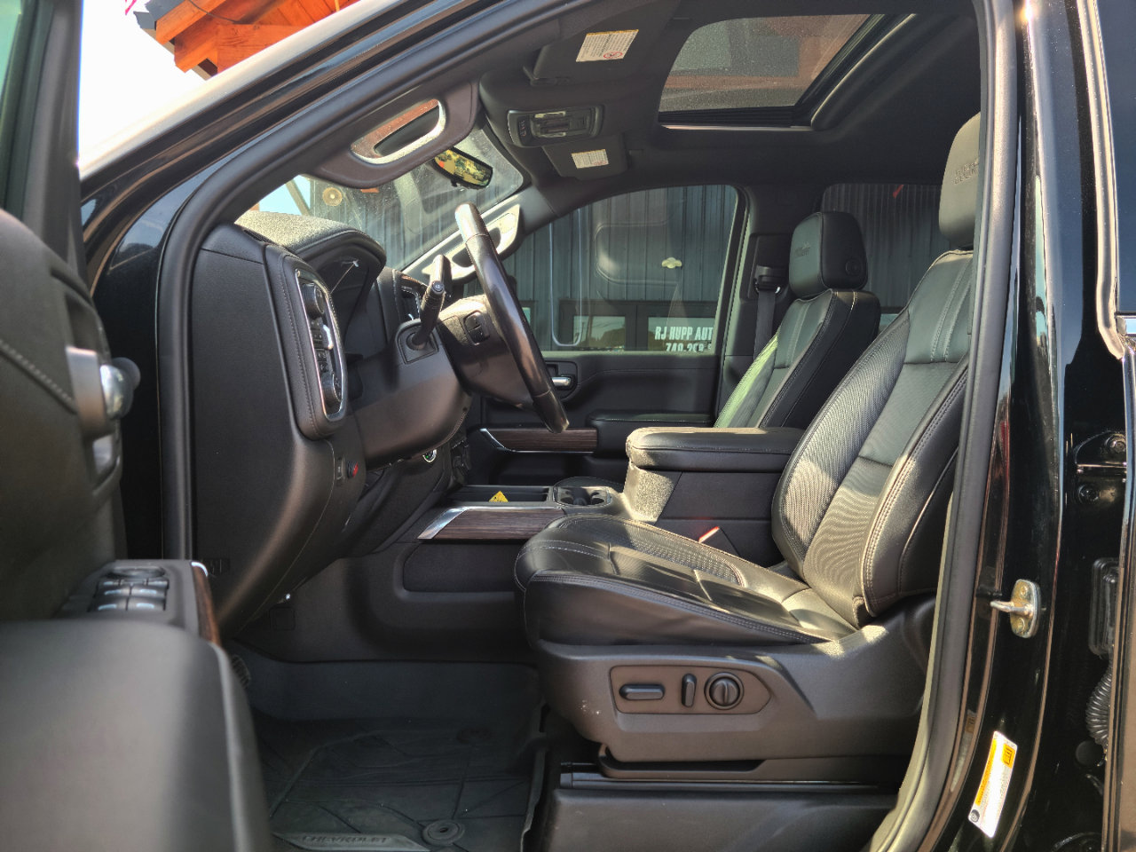 Used 2023 Chevrolet Silverado 2500 High Country w/ Z71 Off-Road Package image 22