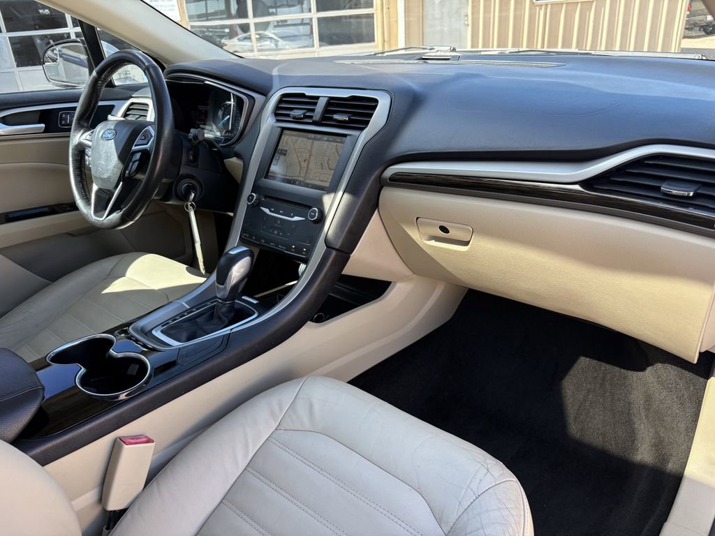 Used 2015 Ford Fusion SE w/ Equipment Group 202A image 28