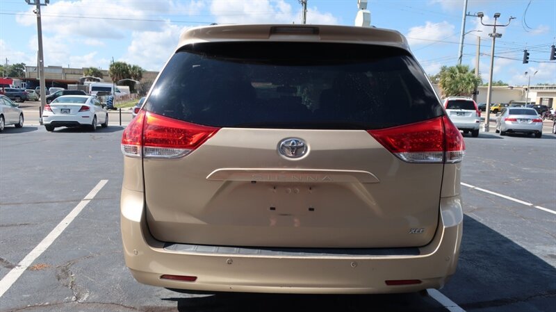 Used 2011 Toyota Sienna XLE w/ Premium Pkg FWD image 8