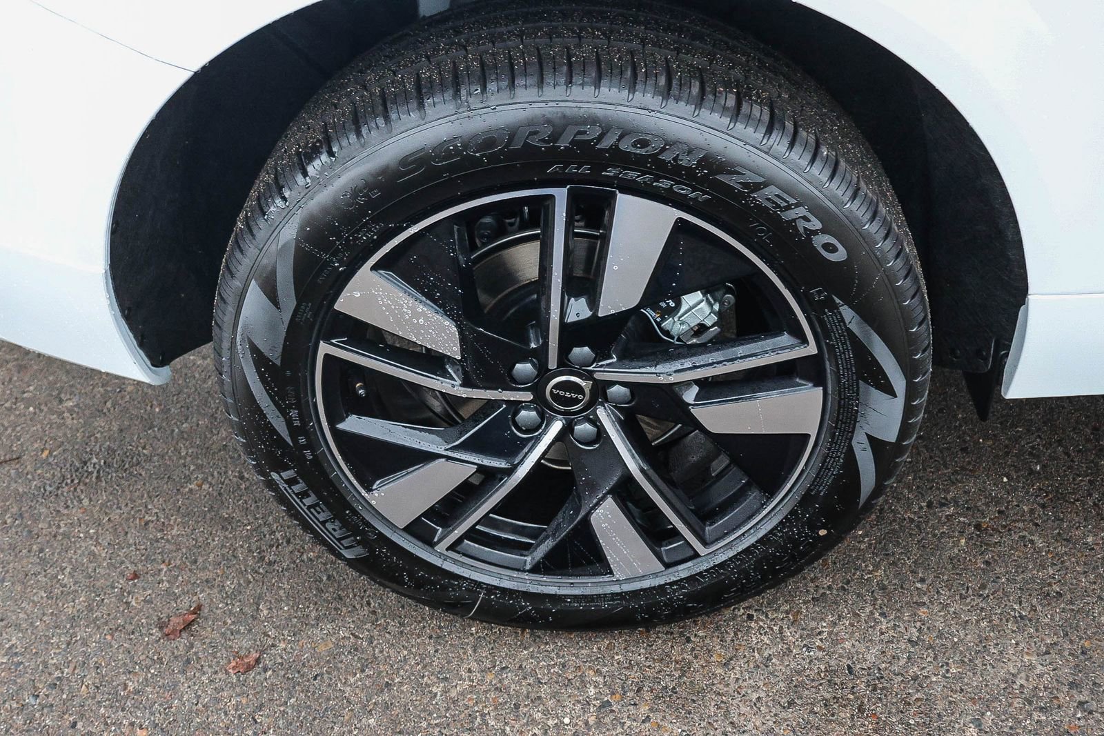 New 2026 Volvo XC60 B5 Core w/ Climate Package image 13