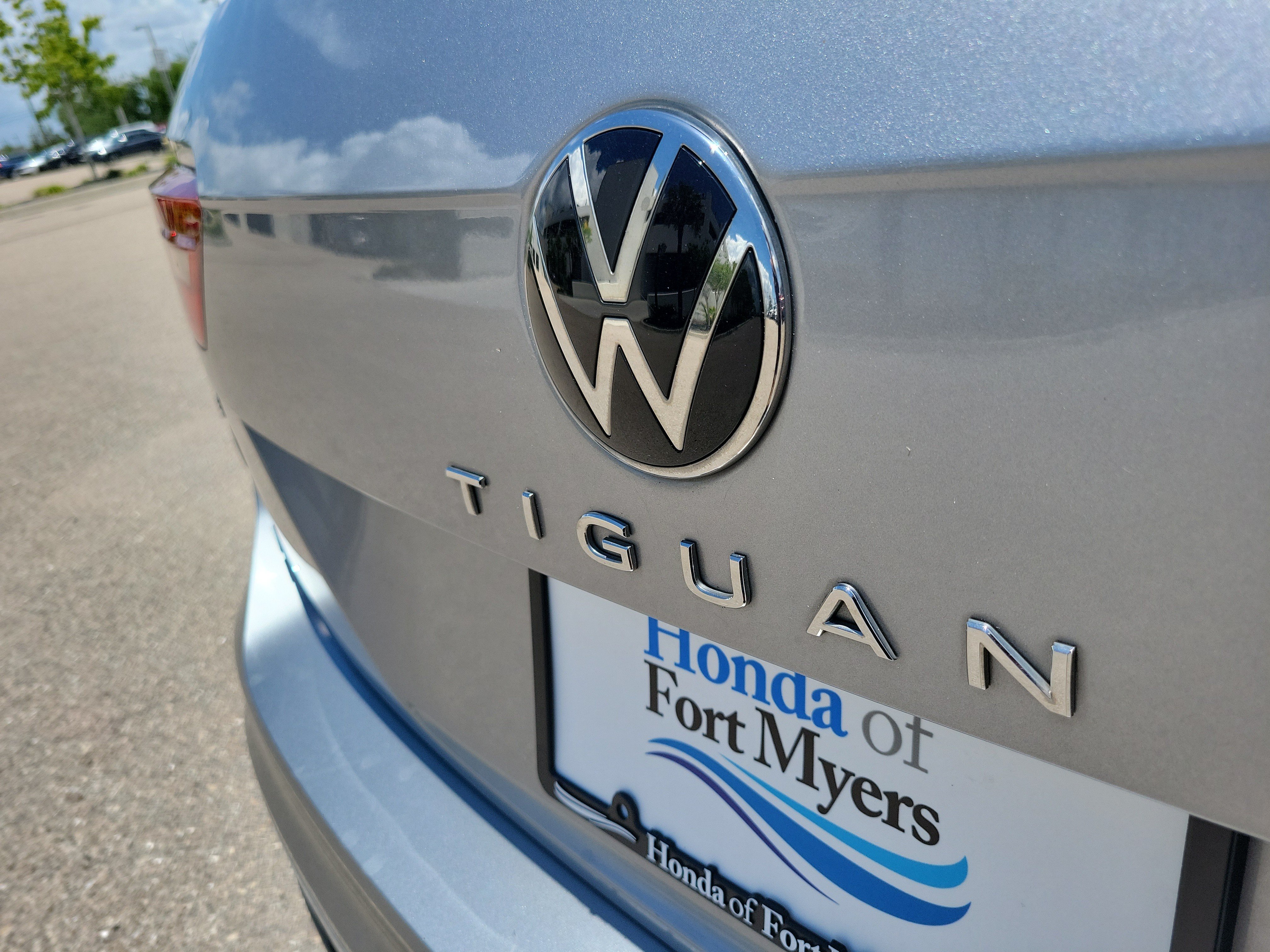 Used 2024 Volkswagen Tiguan SE FWD image 7