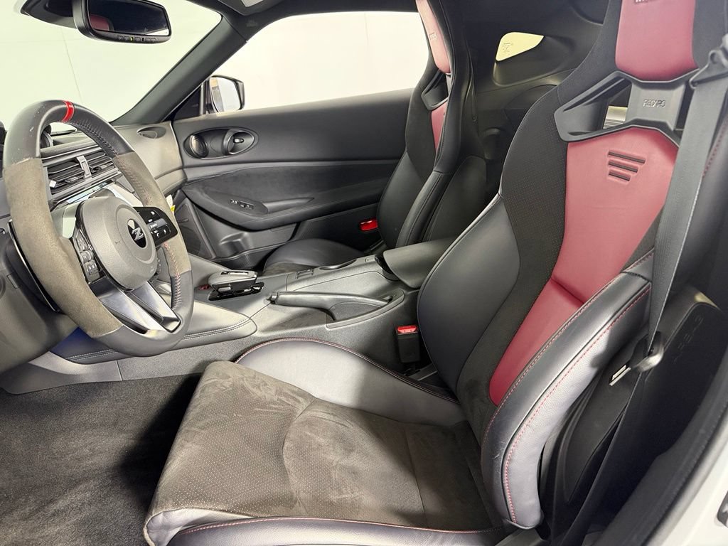 Used 2025 Nissan Z NISMO w/ Floor Mat Package RWD image 22