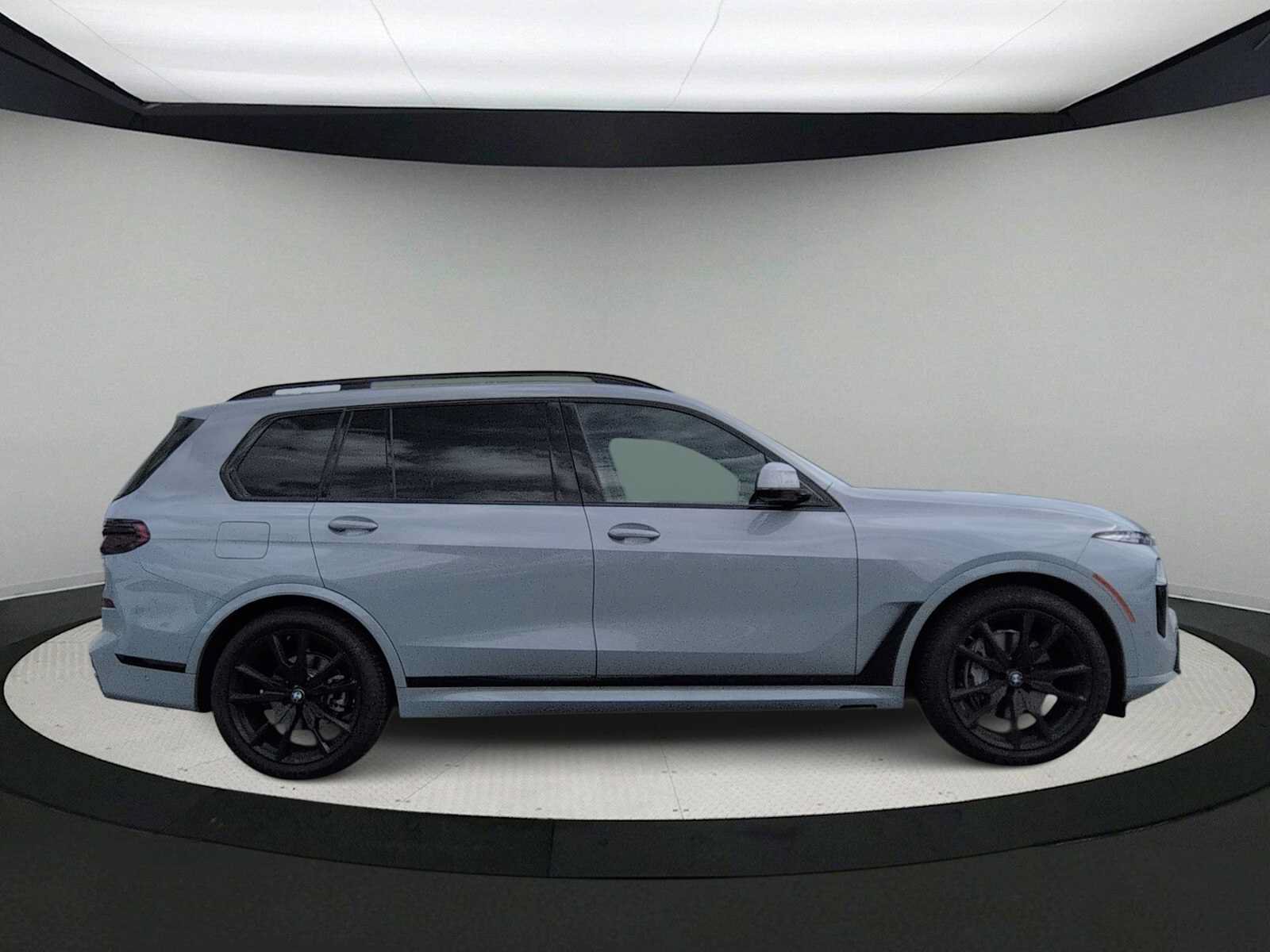 Used 2026 BMW X7 xDrive40i w/ M Sport Package AWD/4WD image 9
