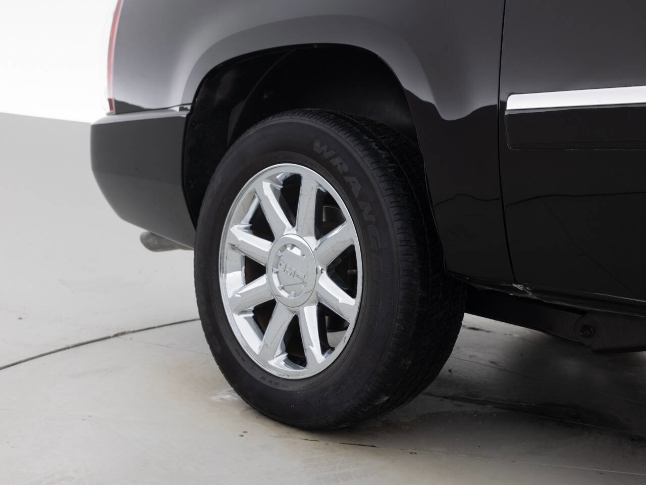 Used 2011 GMC Yukon XL Denali image 19