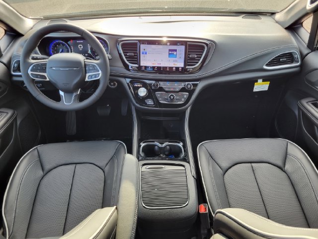 New 2027 Chrysler Pacifica Limited FWD image 11