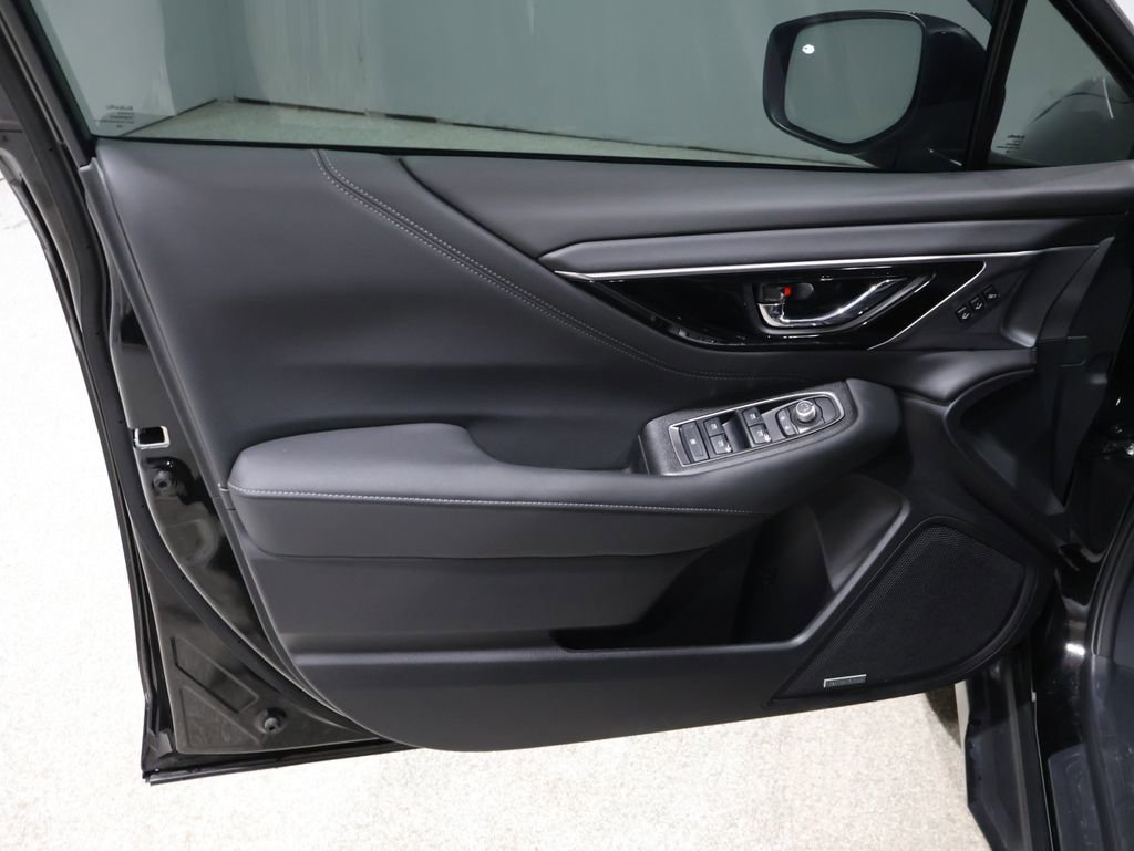 Used 2025 Subaru Outback Limited image 12