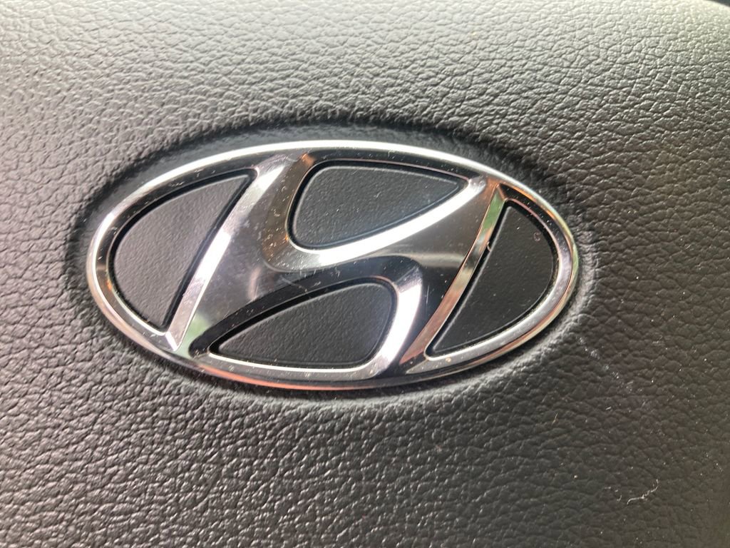 Used 2018 Hyundai Elantra SE image 26